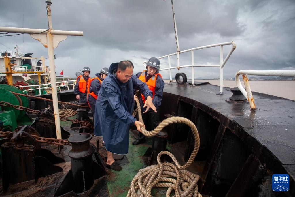 应对台风“丹娜丝”