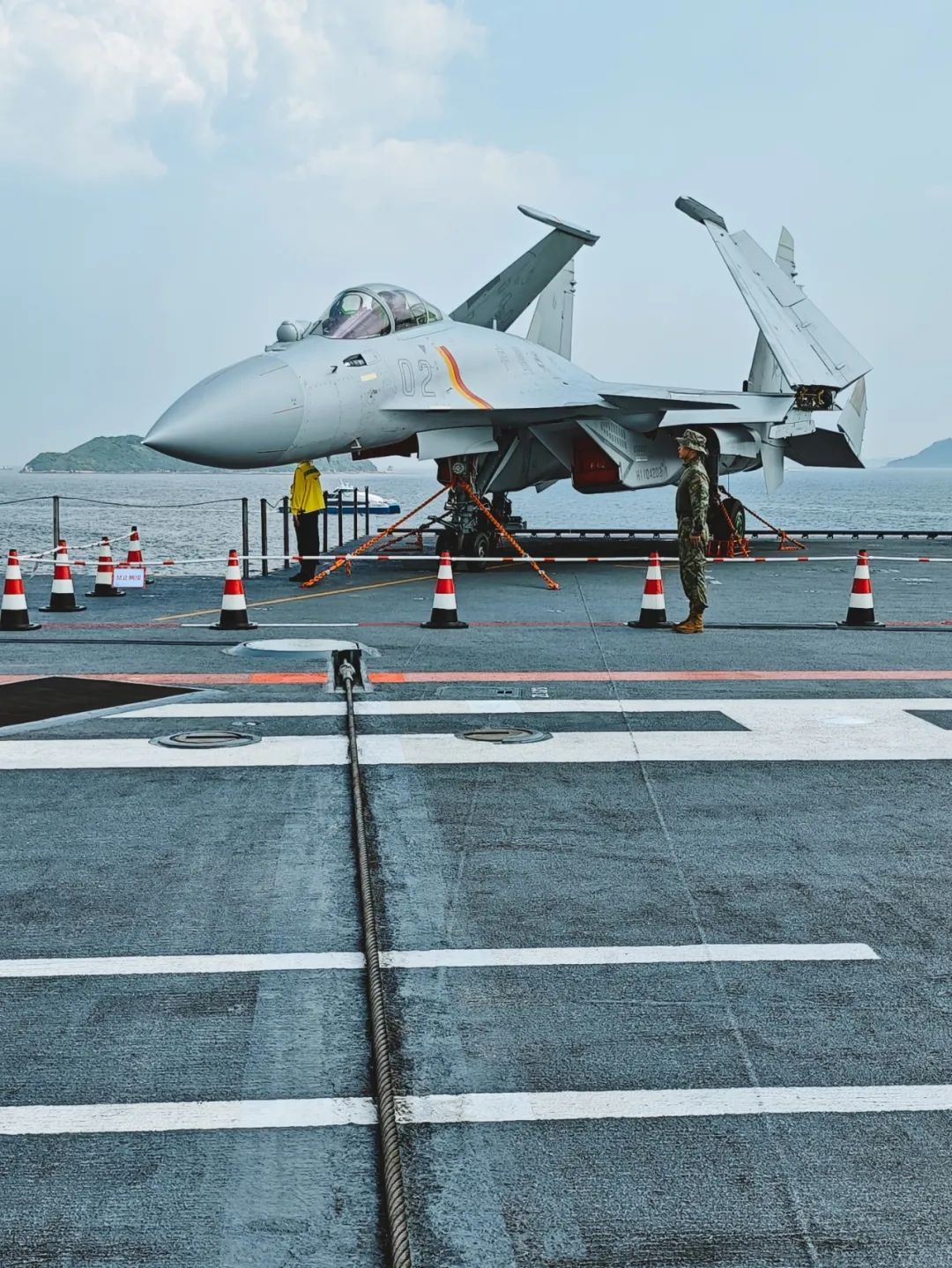 “中国要像造手机一样造战斗机!” “中国要像造手机一样造战斗机!”