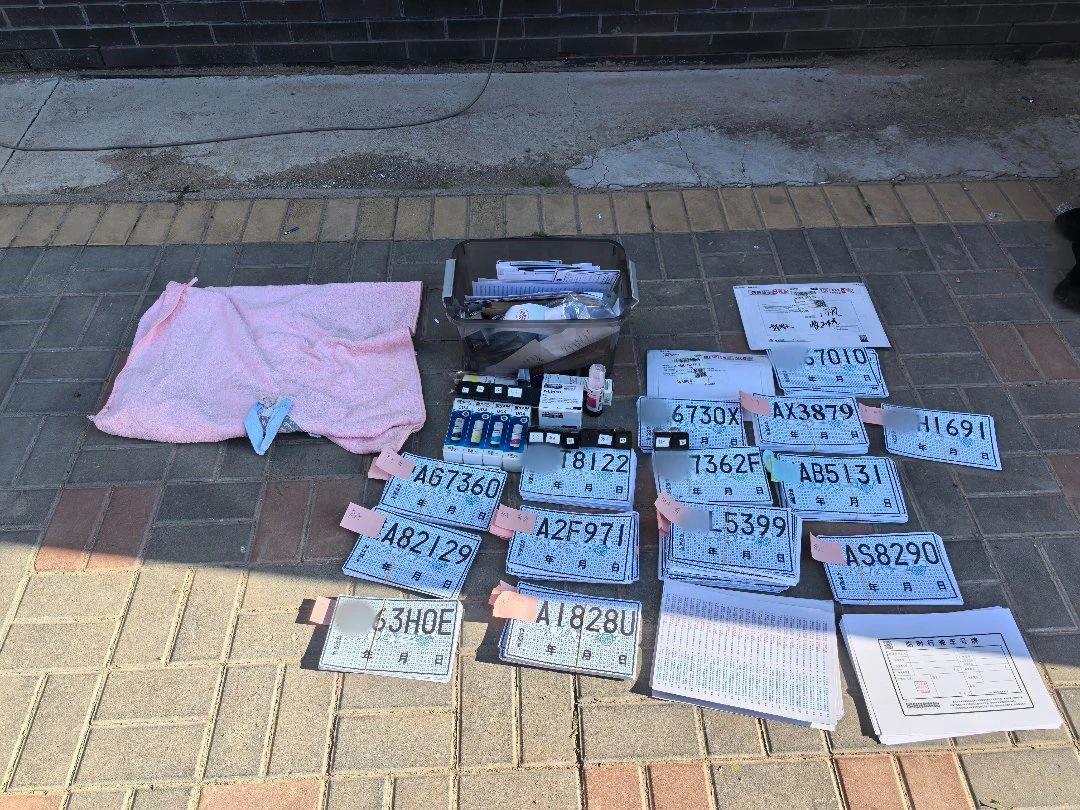 普通A4纸摇身变“临时车牌”？这很刑！