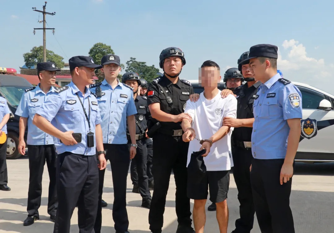 新化公安速破金店被盗案