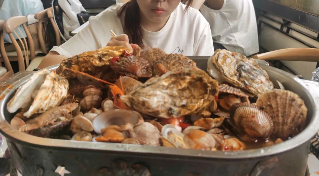 别因“馋嘴”惹祸上身 警惕美食暗藏健康风险 别因“馋嘴”惹祸上身 警惕美食暗藏健康风险