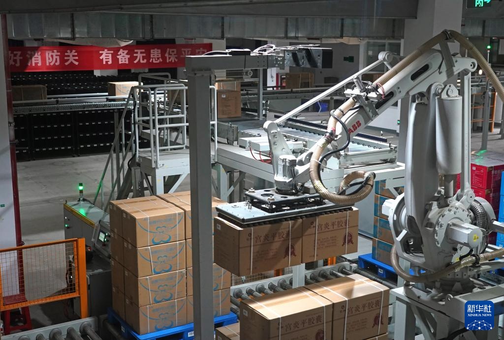 活力中国调研行丨“老药方”邂逅智慧工厂 中医药产业焕新升级 活力中国调研行丨“老药方”邂逅智慧工厂 中医药产业焕新升级