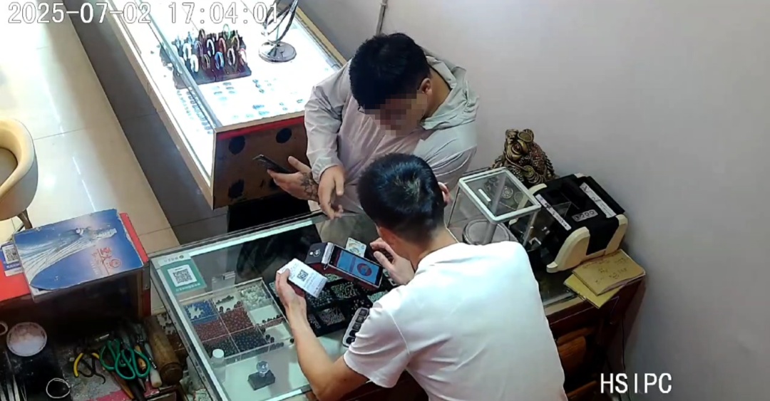 4人购买15.9万元黄金,警方:刑拘! 4人购买15.9万元黄金,警方:刑拘!