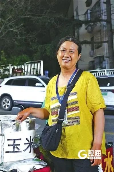 有人掉海里了!“玉米大姨”跃入海中上演生命营救 有人掉海里了!“玉米大姨”跃入海中上演生命营救