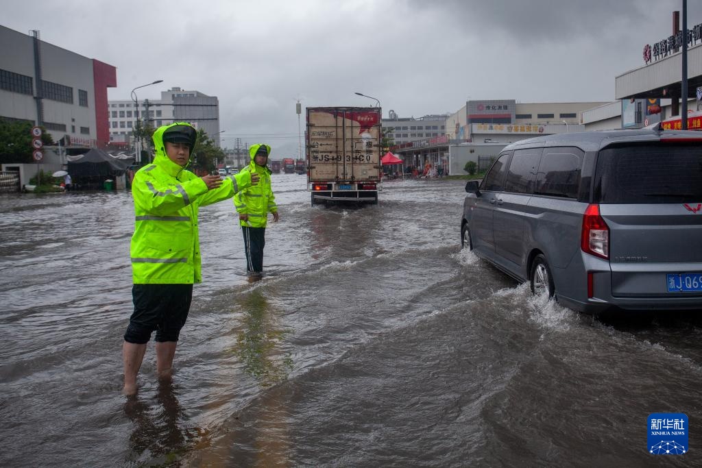 应对台风“丹娜丝”