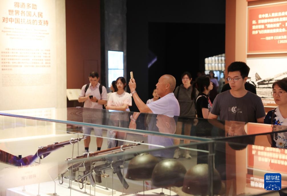 新华全媒+丨《为了民族解放与世界和平》主题展览面向公众开放 新华全媒+丨《为了民族解放与世界和平》主题展览面向公众开放