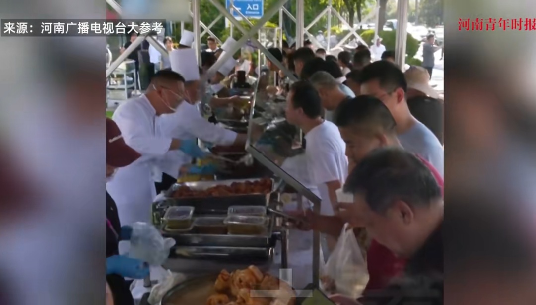 五星级酒店摆小吃摊，半小时售罄！经理：不在乎别人说掉价！