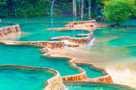 避暑游火热 成都加开多条至黄龙九寨青城山方向列车 避暑游火热 成都加开多条至黄龙九寨青城山方向列车