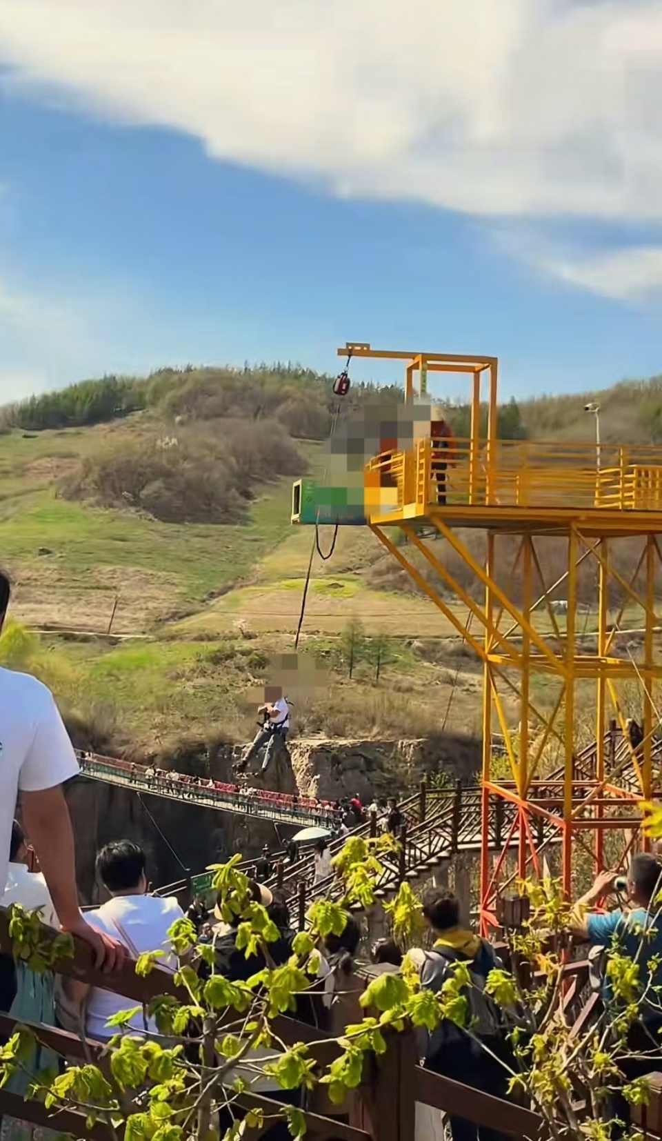 多景区推出“窝囊版”蹦极,跳跃高度二三十米,游客:还有没有更怂的长度? 多景区推出“窝囊版”蹦极,跳跃高度二三十米,游客:还有没有更怂的长度?