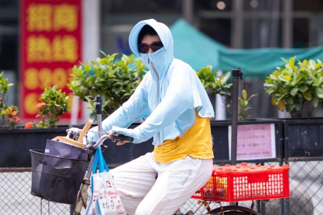 热到破纪录！台风突然掉头或折回广东，“退烧”雨即将发货，广州最高温将降至30℃