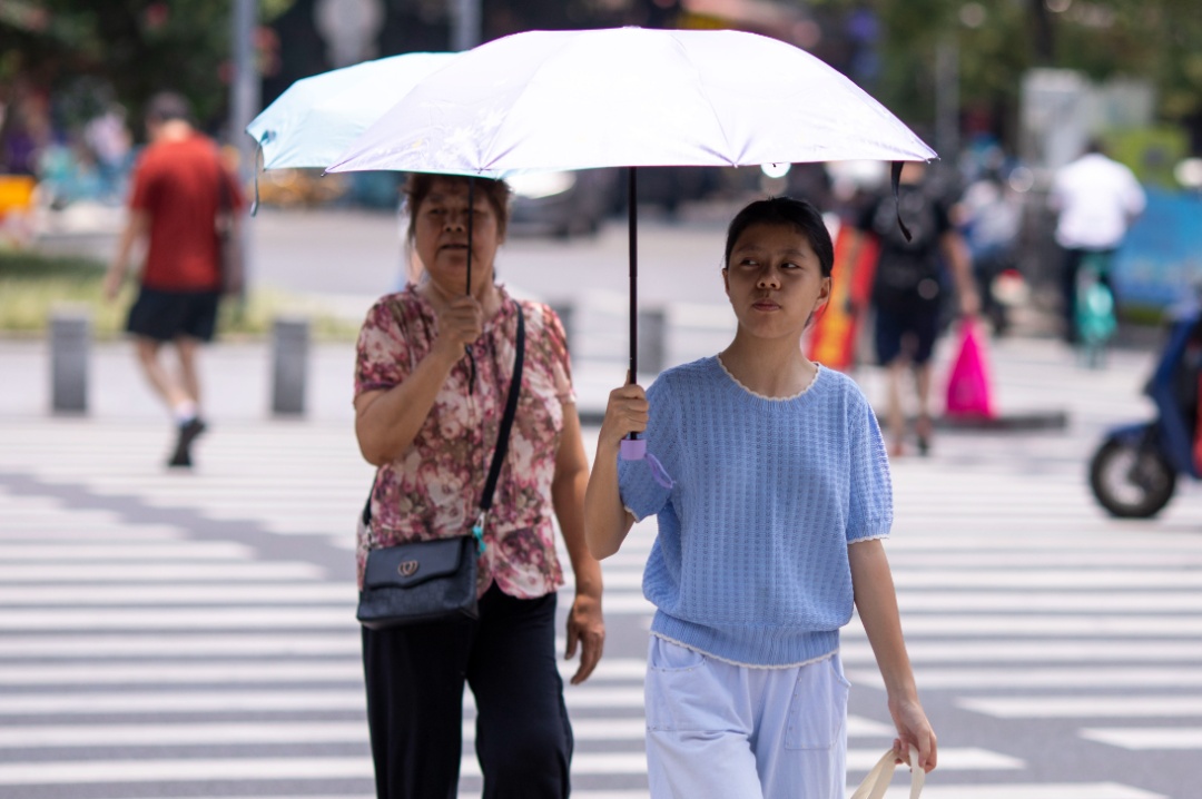 热到破纪录！台风突然掉头或折回广东，“退烧”雨即将发货，广州最高温将降至30℃