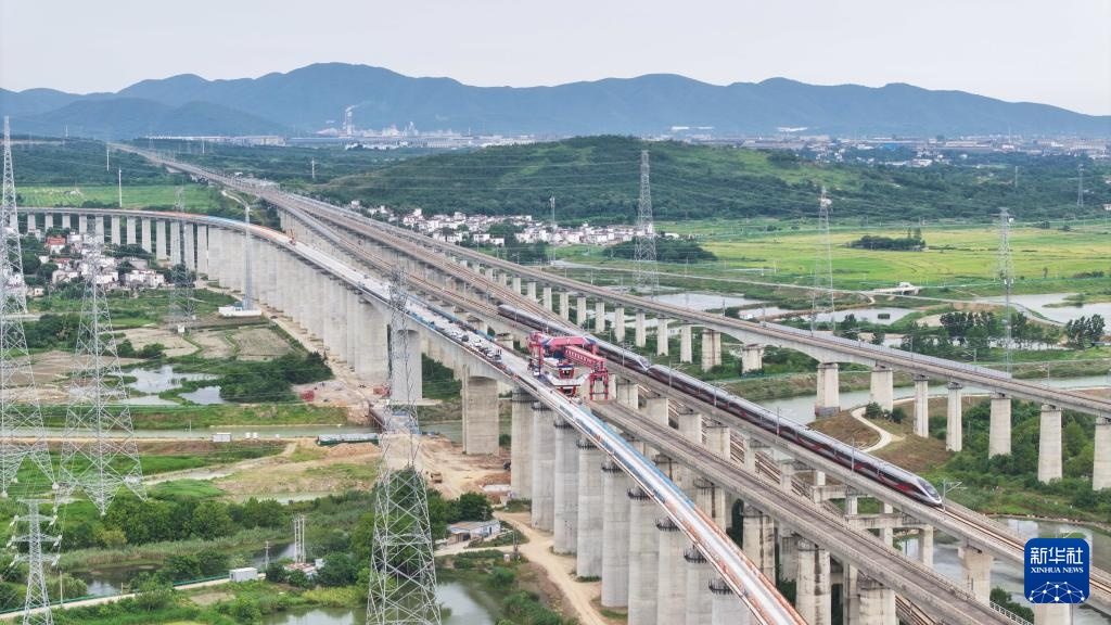 巢马城际铁路全线箱梁架设完成 巢马城际铁路全线箱梁架设完成