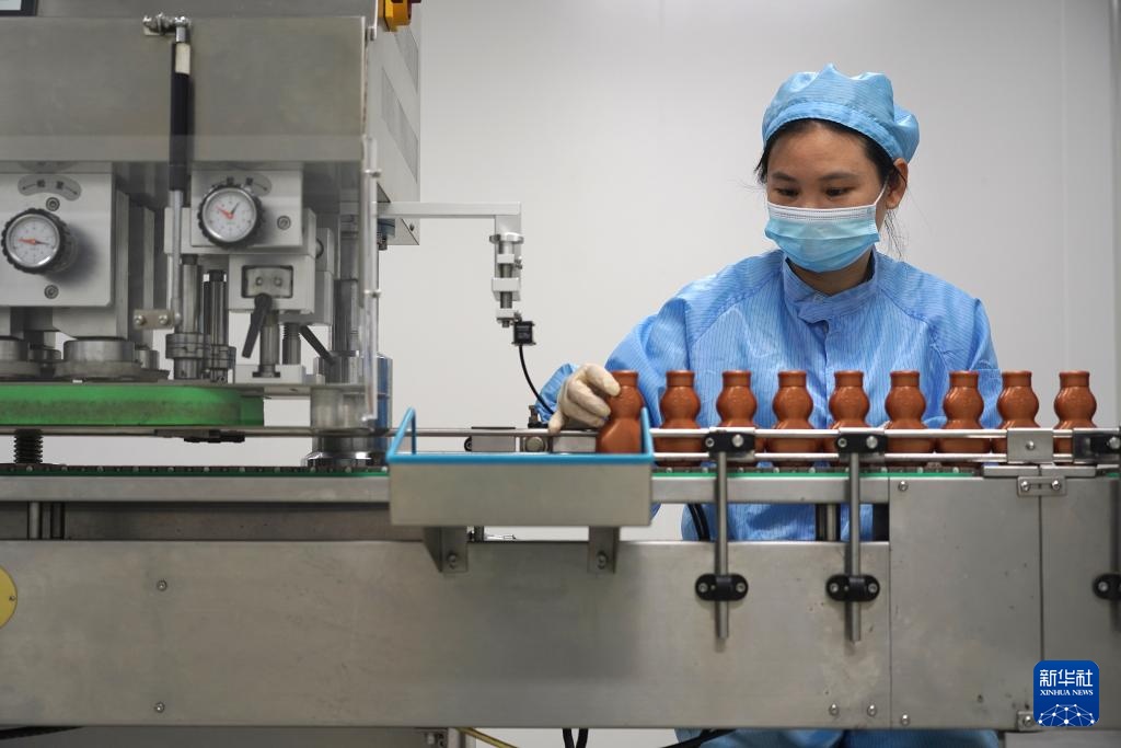 活力中国调研行丨“老药方”邂逅智慧工厂 中医药产业焕新升级 活力中国调研行丨“老药方”邂逅智慧工厂 中医药产业焕新升级