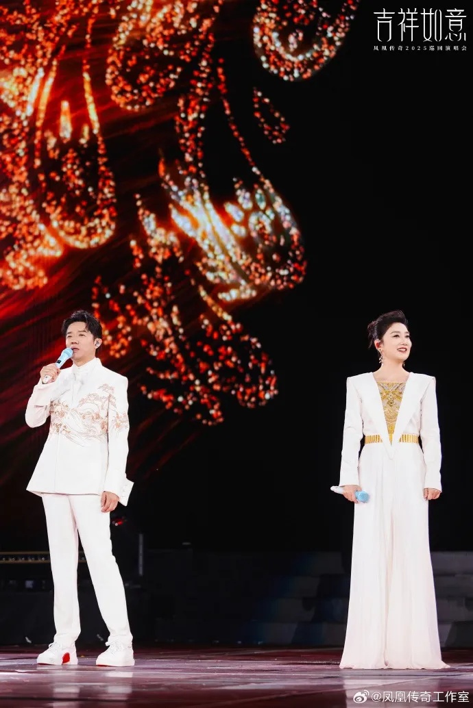 官方回应“凤凰传奇取消成都演唱会”:已收到申请 官方回应“凤凰传奇取消成都演唱会”:已收到申请