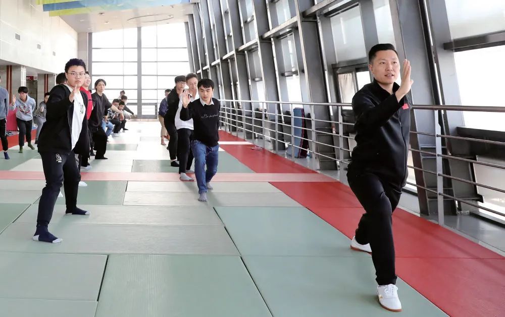 打太极、读庄子、演皮影戏、说文物评书……那些热爱传统文化的年轻人 打太极、读庄子、演皮影戏、说文物评书……那些热爱传统文化的年轻人