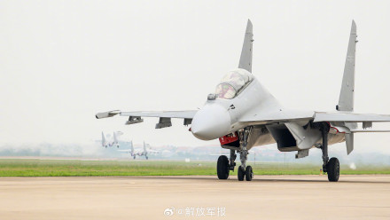 高清大图！直击战机跨昼夜飞行训练