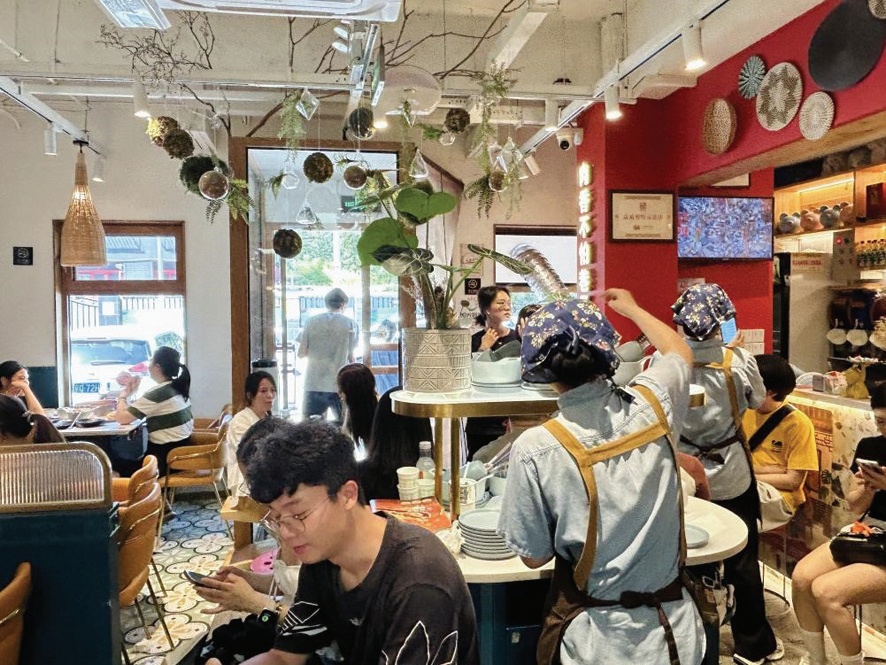 年轻人为什么偏爱“市井小店”？