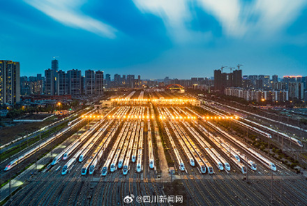 避暑游火热 成都加开多条至黄龙九寨青城山方向列车 避暑游火热 成都加开多条至黄龙九寨青城山方向列车