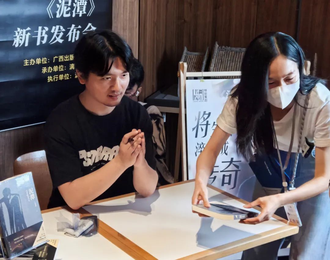 刘楚昕:“没想到,我成了一个流量作家” 刘楚昕:“没想到,我成了一个流量作家”