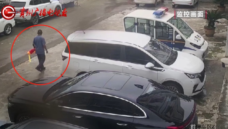 “你相信光吗？不，我相信人民警察！”