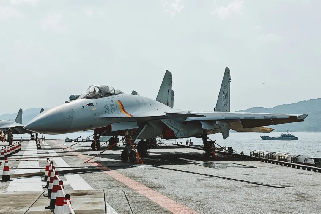 “中国要像造手机一样造战斗机!” “中国要像造手机一样造战斗机!”