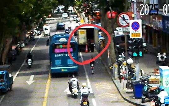 锥桶挡号牌?自作聪明终被罚! 锥桶挡号牌?自作聪明终被罚!