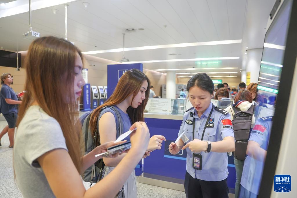 “ChinaTravel”持续火热 重庆2025年上半年入出境外国旅客创新高 “ChinaTravel”持续火热 重庆2025年上半年入出境外国旅客创新高