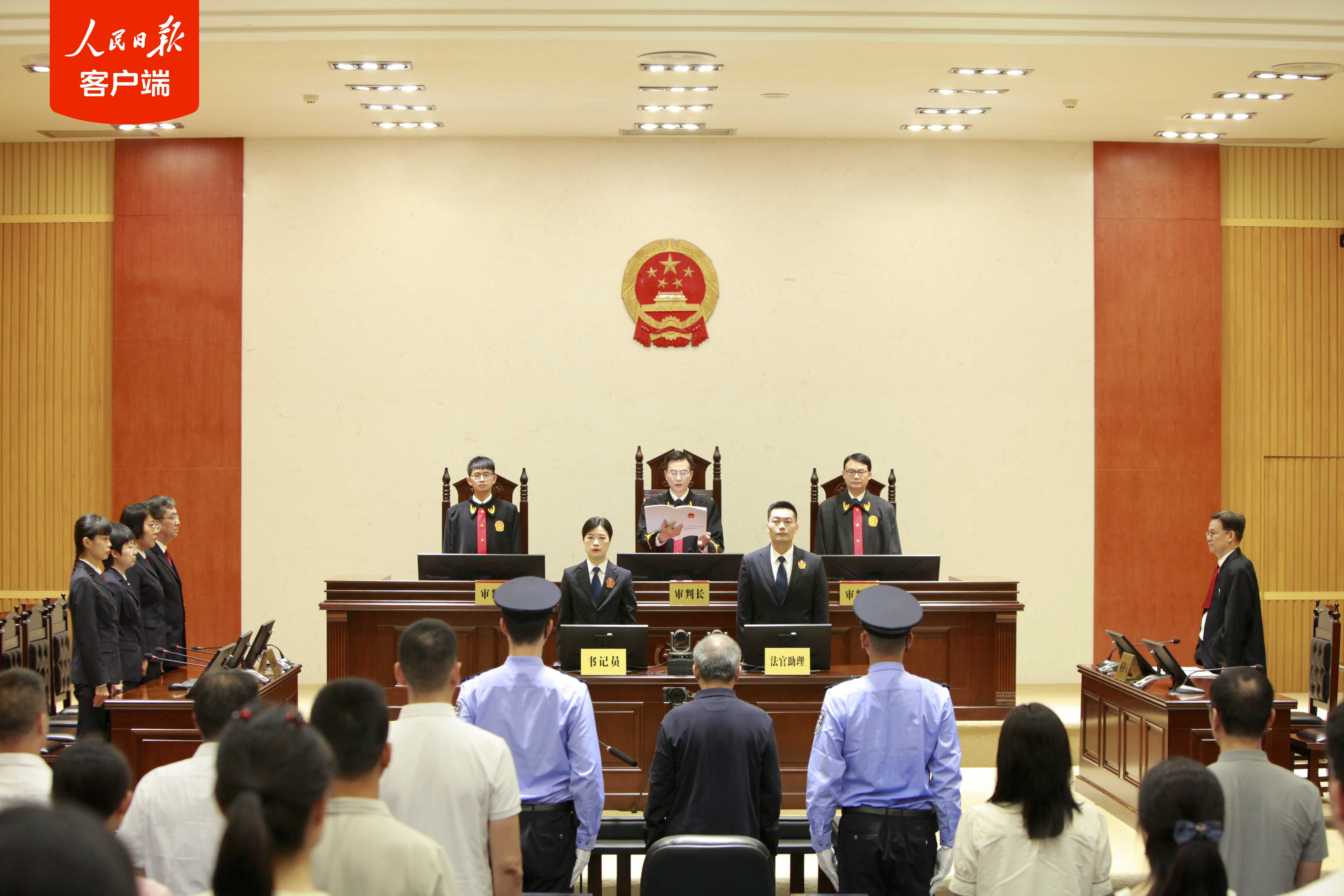 新疆维吾尔自治区政协原副主席窦万贵一审被判死缓