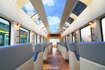 京津冀首列观光旅游列车正式运营