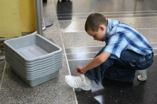 美国机场安检不再要求“脱鞋” 美国机场安检不再要求“脱鞋”