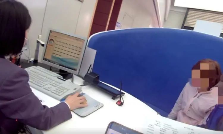 55万元存款瞬间清零，上海阿婆懊恼不已，正要放弃时奇迹发生了……