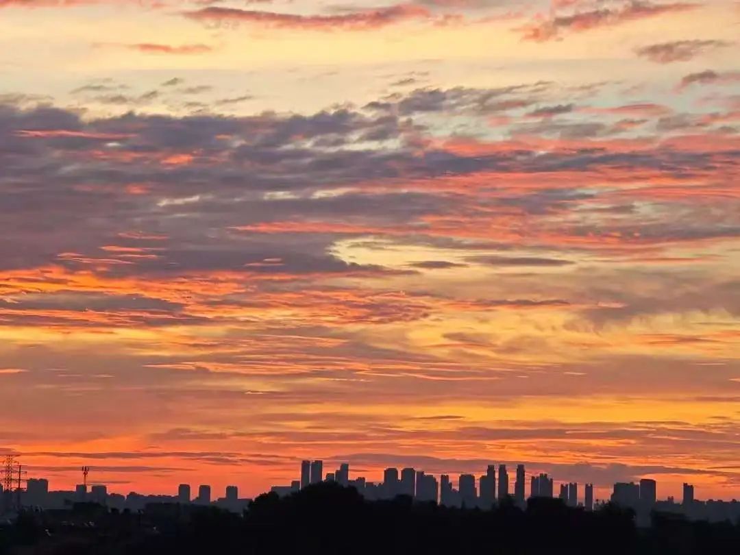 今早武汉上空骤然出现！不少网友直呼“世纪一幕”