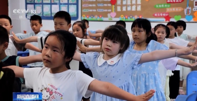 “苏超”队员教踢球！多地暑托班开班 孩子们喜欢这些课