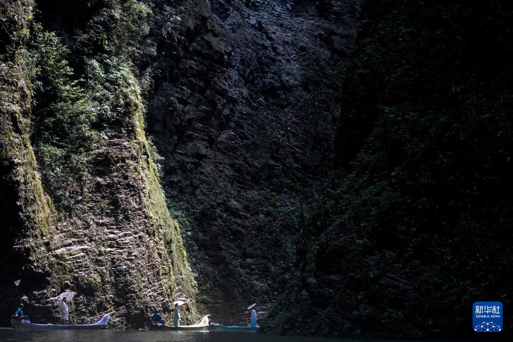 湖北鹤峰:屏山峡谷 秘境寻踪 湖北鹤峰:屏山峡谷 秘境寻踪