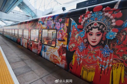 京津冀首列观光旅游列车正式运营