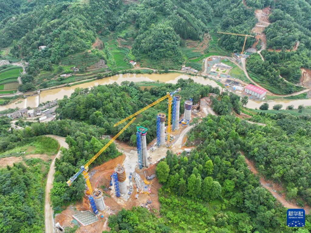 黄百铁路六志河特大桥首墩浇筑完成 黄百铁路六志河特大桥首墩浇筑完成