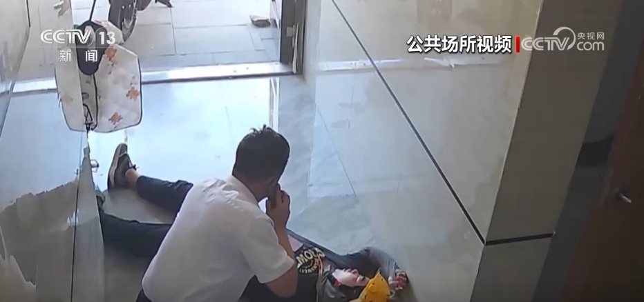 数措并举施“凉策” 多地应对高温“烤”验为户外劳动者撑起“遮阳伞”