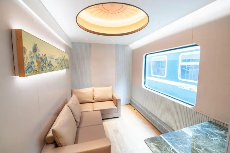 这么近,那么美!北京今日首发,新增全景观光旅游列车,颠覆认知—— 这么近,那么美!北京今日首发,新增全景观光旅游列车,颠覆认知——