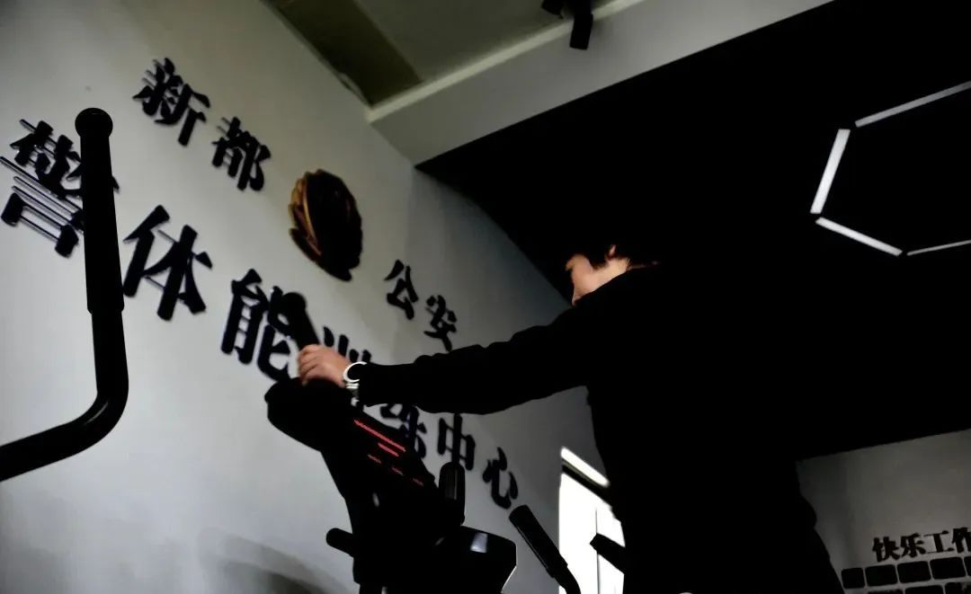 750余克毒品、2支满弹手枪……她按住了! 750余克毒品、2支满弹手枪……她按住了!