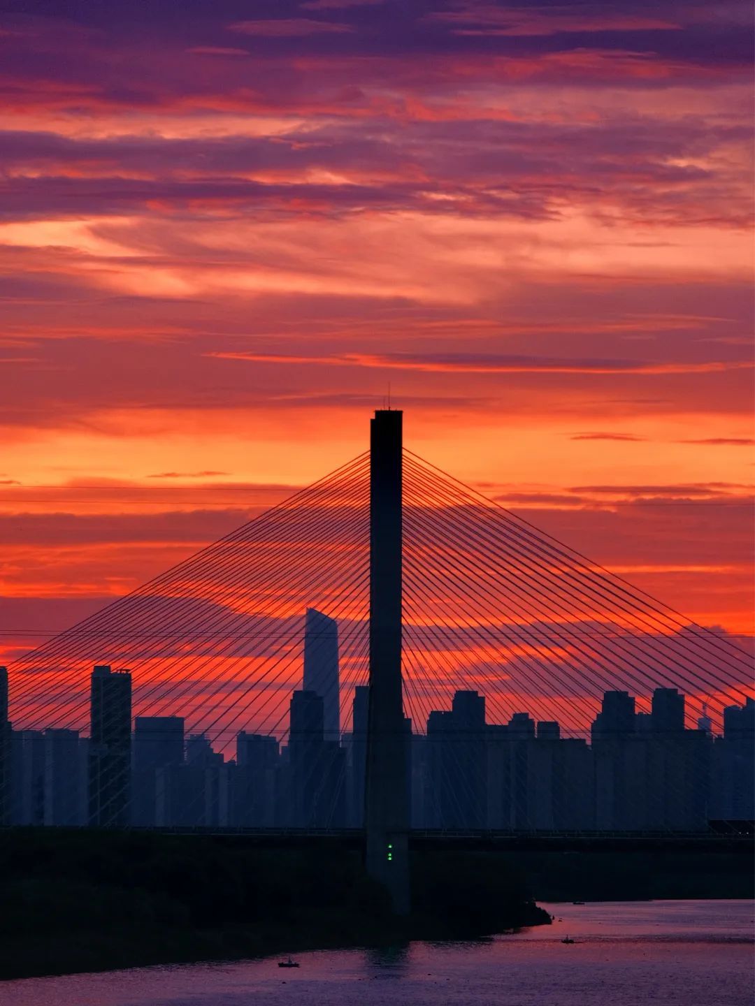 今早武汉上空骤然出现！不少网友直呼“世纪一幕”