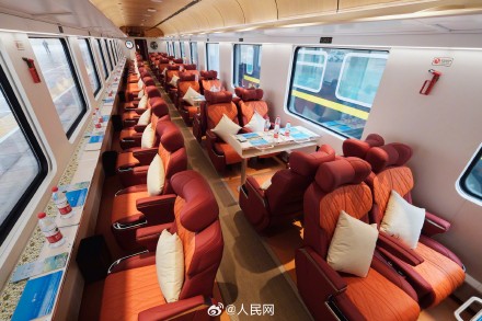 京津冀首列观光旅游列车正式运营