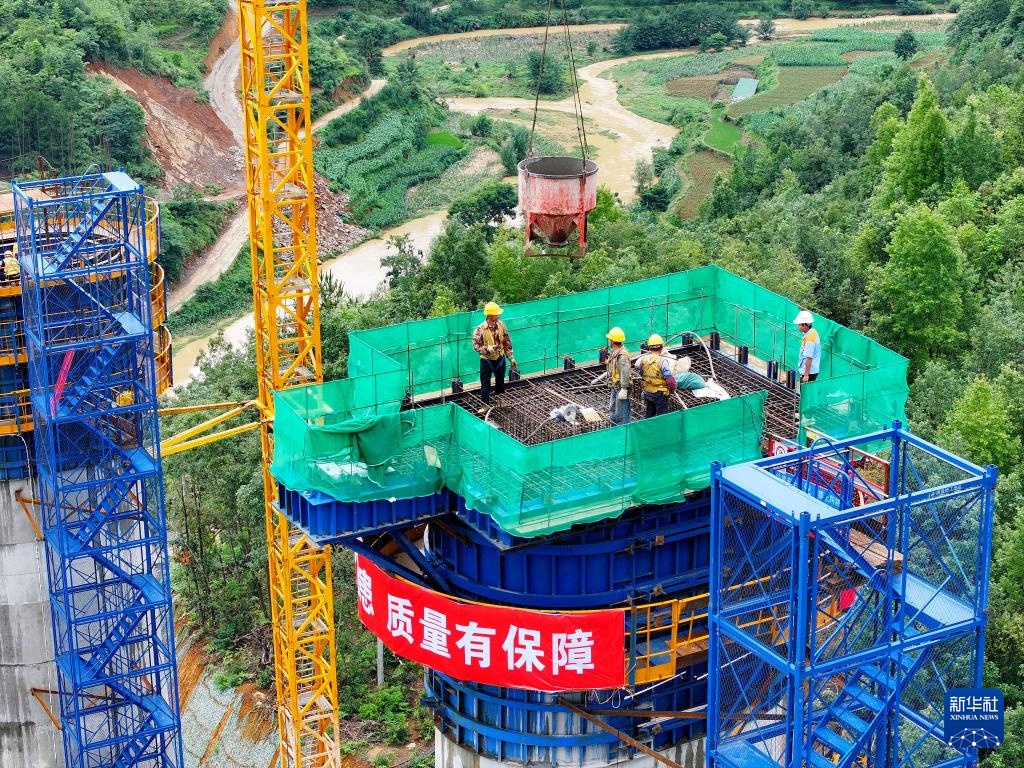 黄百铁路六志河特大桥首墩浇筑完成 黄百铁路六志河特大桥首墩浇筑完成