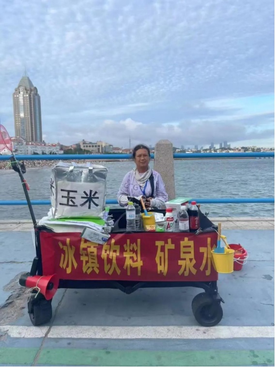 热搜第一!女大学生因捡手机落水,跳海救人的大姨发声 热搜第一!女大学生因捡手机落水,跳海救人的大姨发声