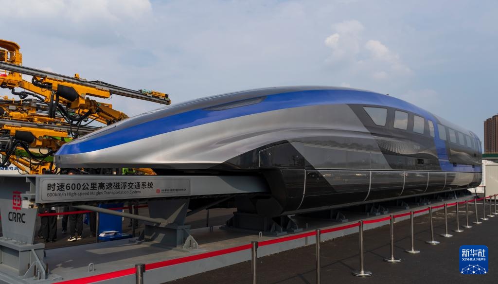 速度与未来!世界高铁大会看中国列车如何“领跑” 速度与未来!世界高铁大会看中国列车如何“领跑”
