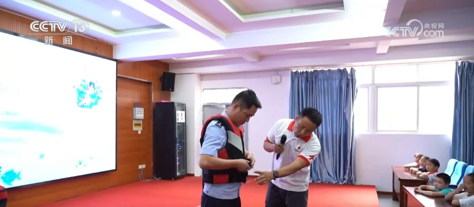 多措并举抓实暑期安全教育 各地各部门为学生系好暑期“安全带”