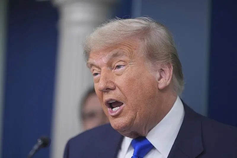 特朗普称已批准向乌克兰运送更多武器,对普京“很不满意” 特朗普称已批准向乌克兰运送更多武器,对普京“很不满意”