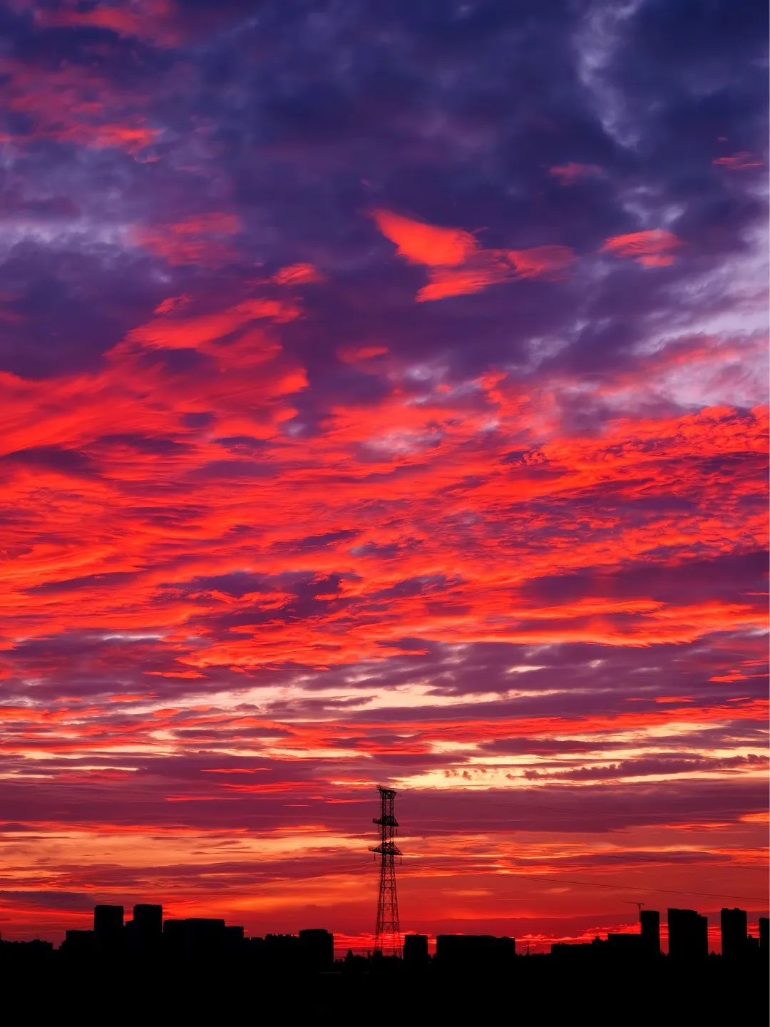 今早武汉上空骤然出现！不少网友直呼“世纪一幕”