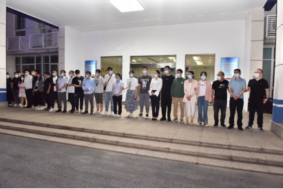 “事业不顺摆它，不发财都难！”“有了它，保你健康平安！”……