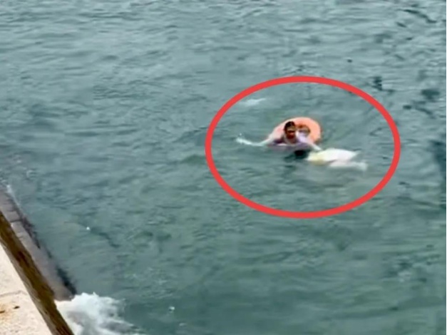 热搜第一!女大学生因捡手机落水,跳海救人的大姨发声 热搜第一!女大学生因捡手机落水,跳海救人的大姨发声