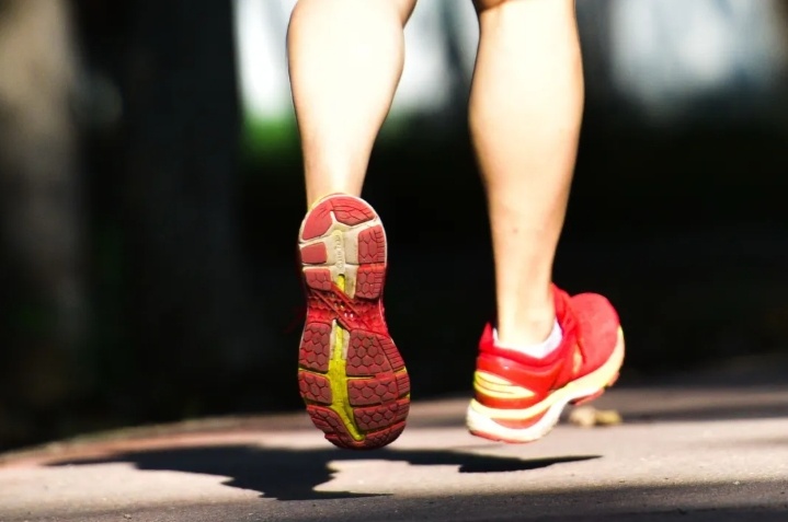 血管堵没堵，走路就知道！出现这5个信号别耽误，立即就医！